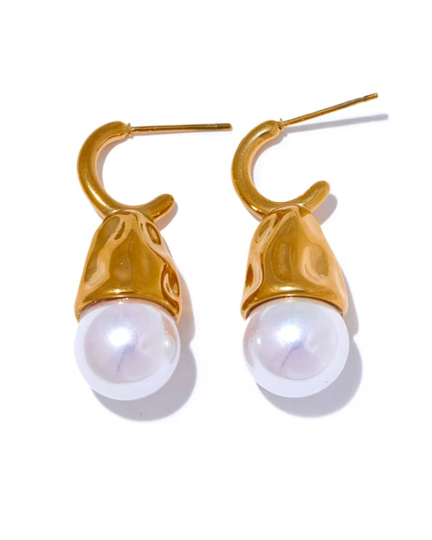 Brinco Geométrico Dourado com Pérola