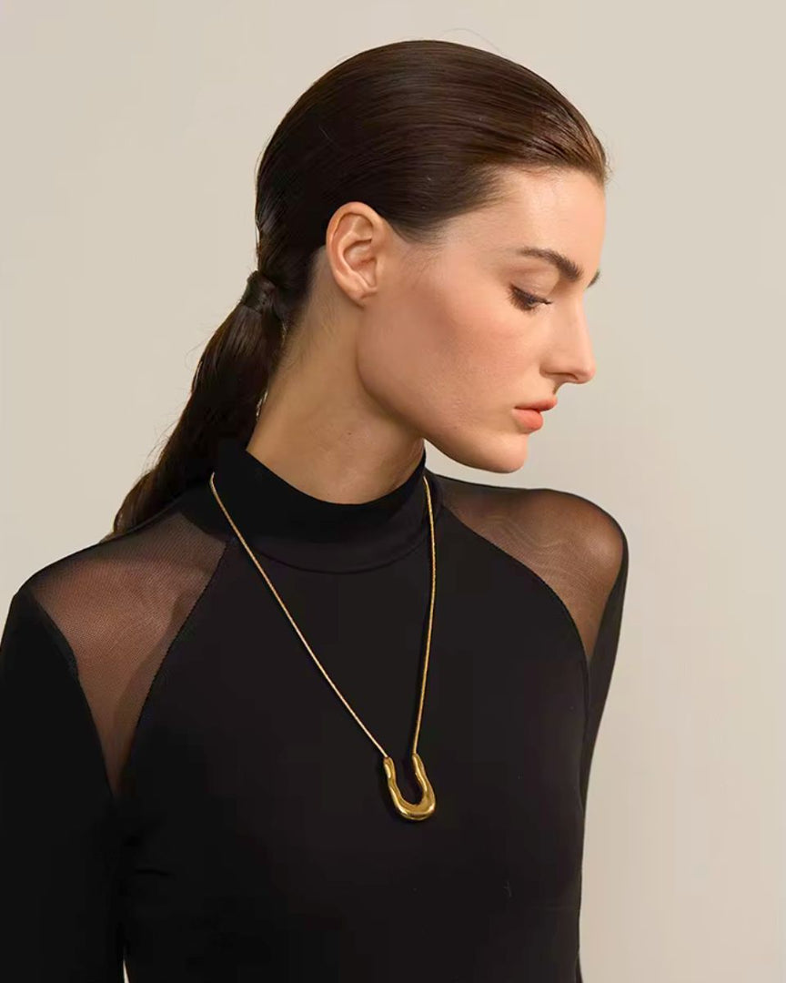 Colar U Elegante