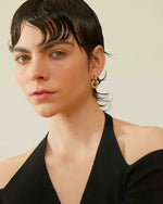 Load image into Gallery viewer, Brincos Huggie Zirconia
