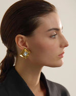 Load image into Gallery viewer, Brinco Stud Crystal Glow
