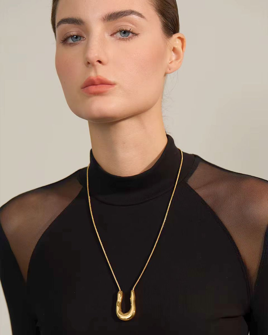 Colar U Elegante