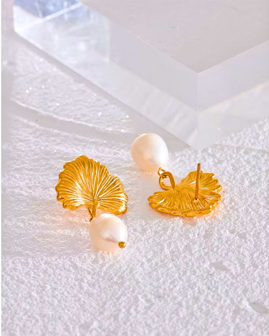 Brinco Folha de Ginkgo com Pérola
