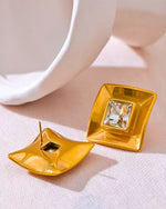 Load image into Gallery viewer, Brinco Stud Crystal Glow
